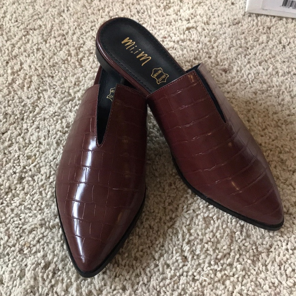Mi.iM THE JADEN | CROCODILE V-CUT MULE in Wine